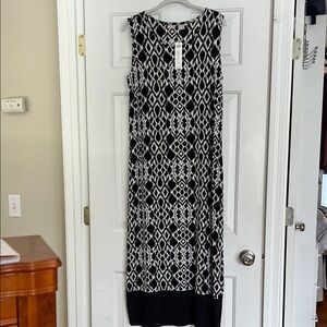 Chico’s Black and White Sleeveless Maxi Dress NWT